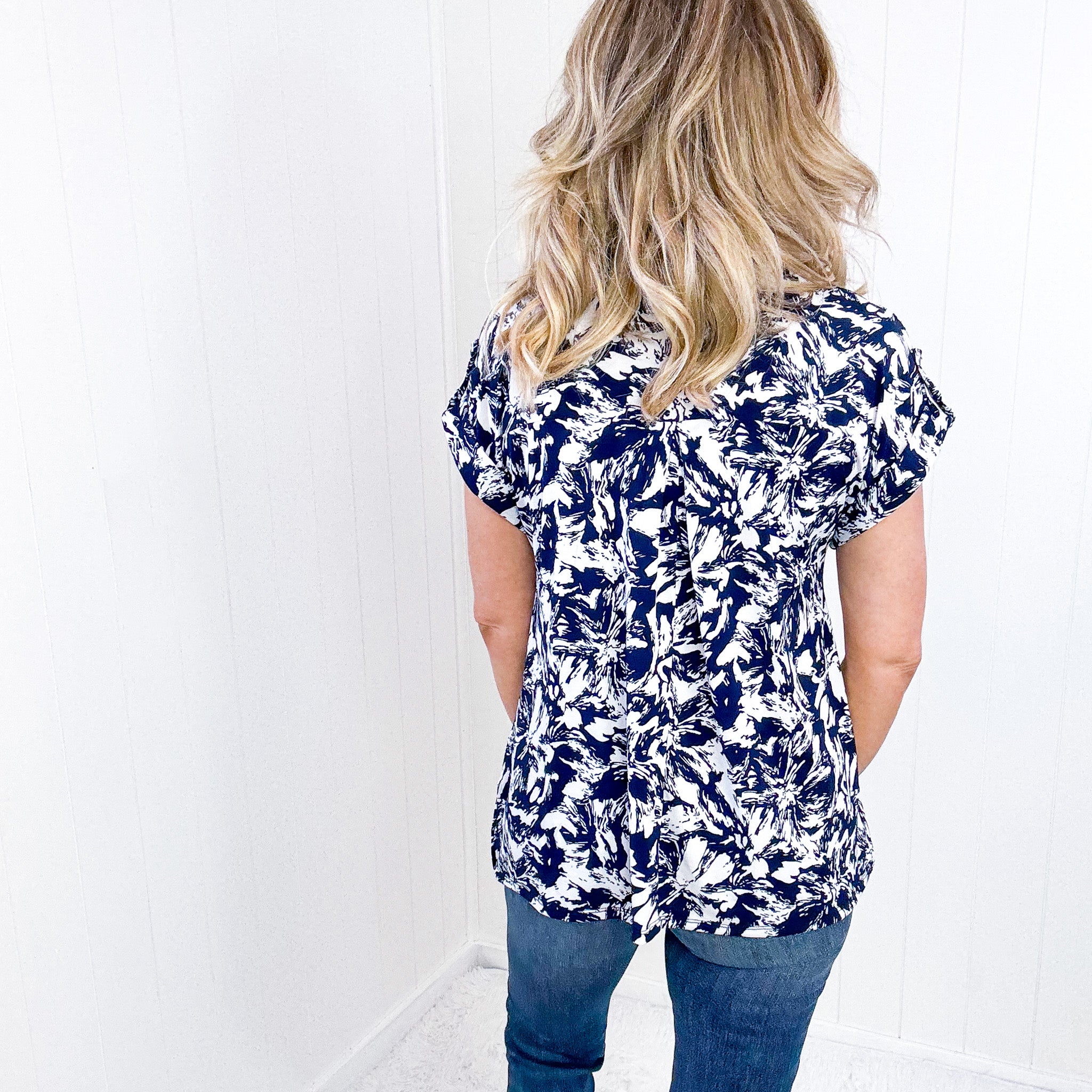 Dear Scarlett Lizzy Cap Sleeve Top in Navy Floral