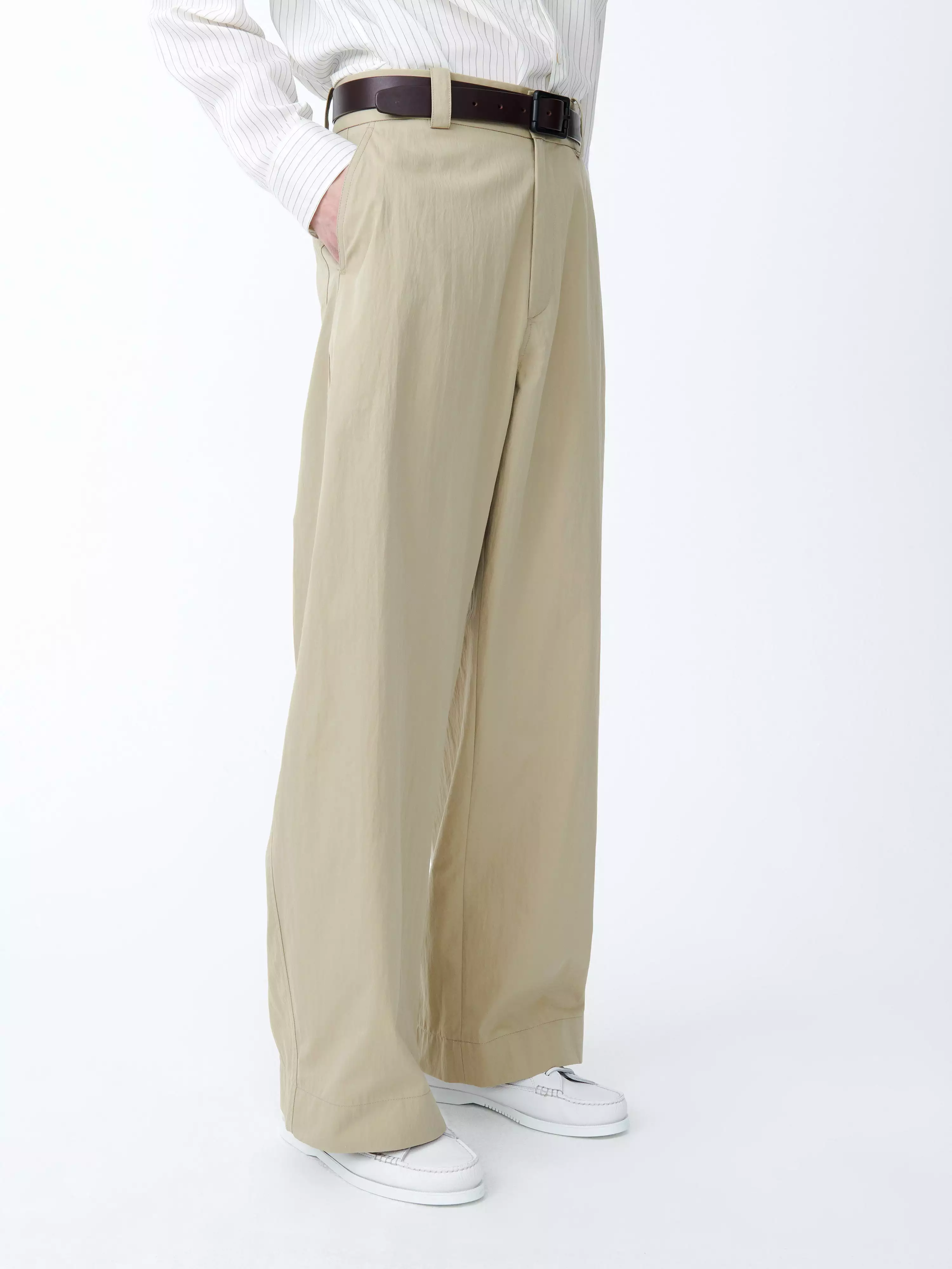 Levy Sporty Cotton Pant in Sand