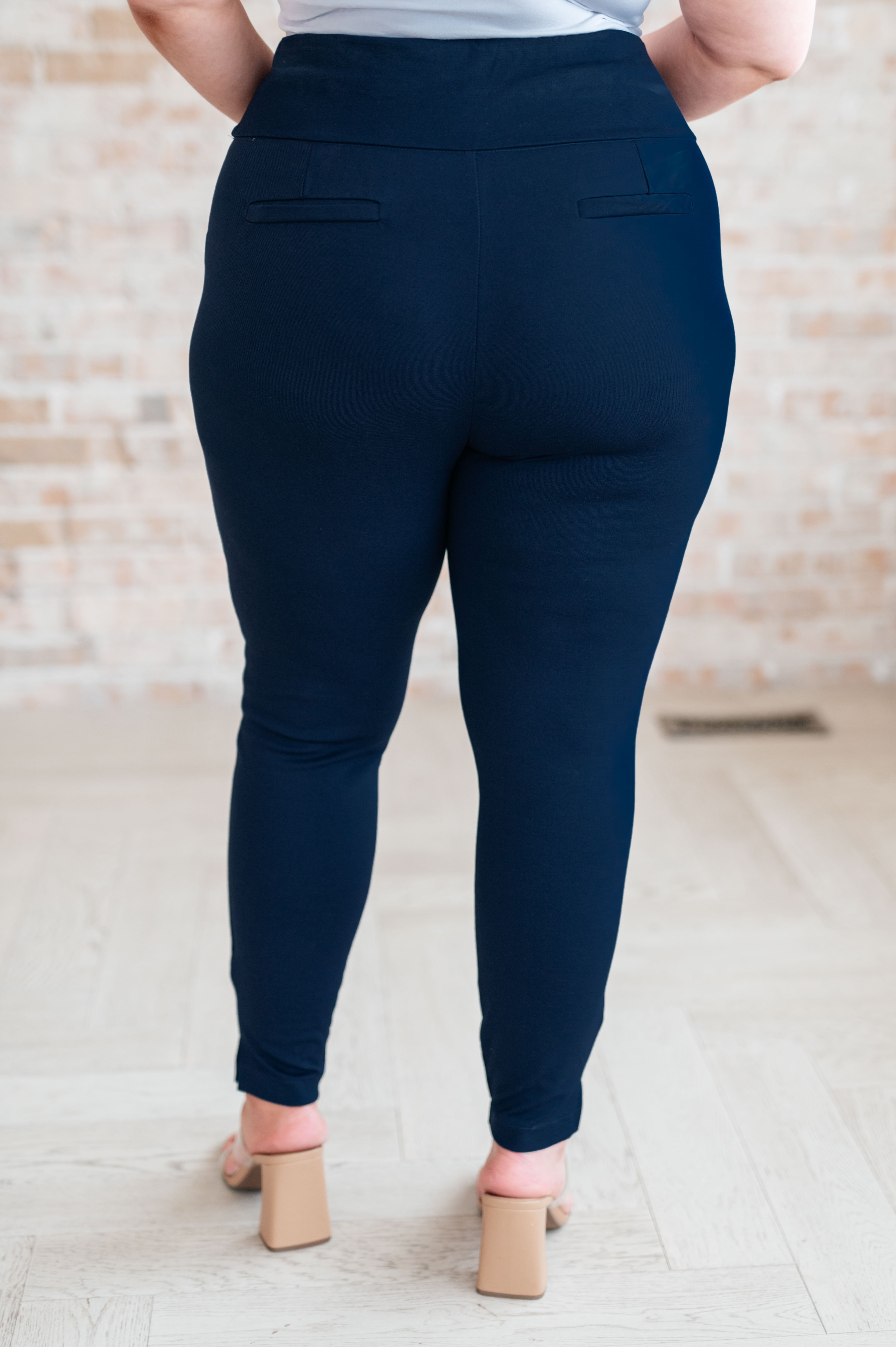 Magic Skinny Pants in Navy