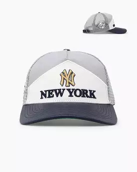 Pro Standard New York Yankees Chevron Pinch Front Trucker Snapback Midnight Navy