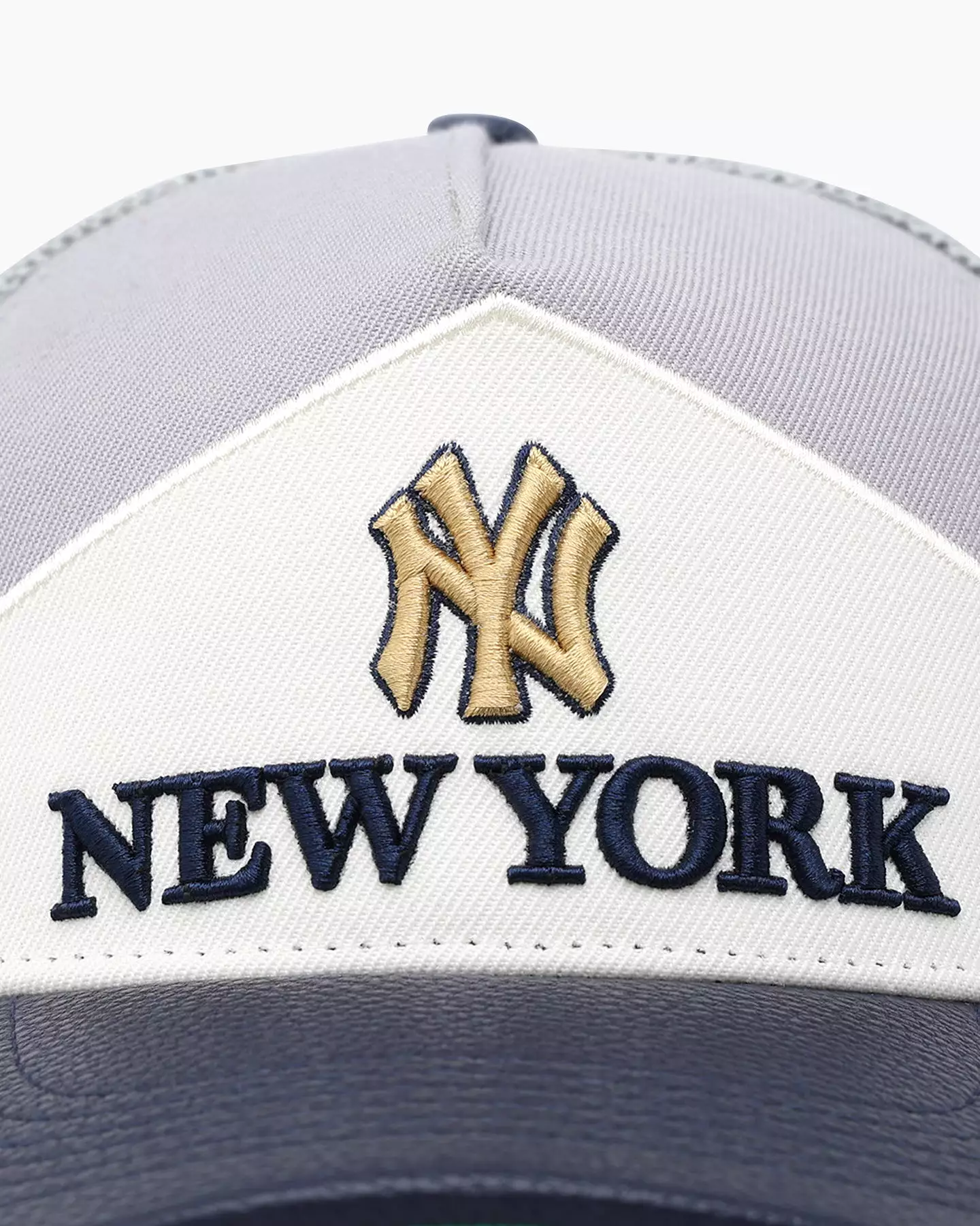 Pro Standard New York Yankees Chevron Pinch Front Trucker Snapback Midnight Navy