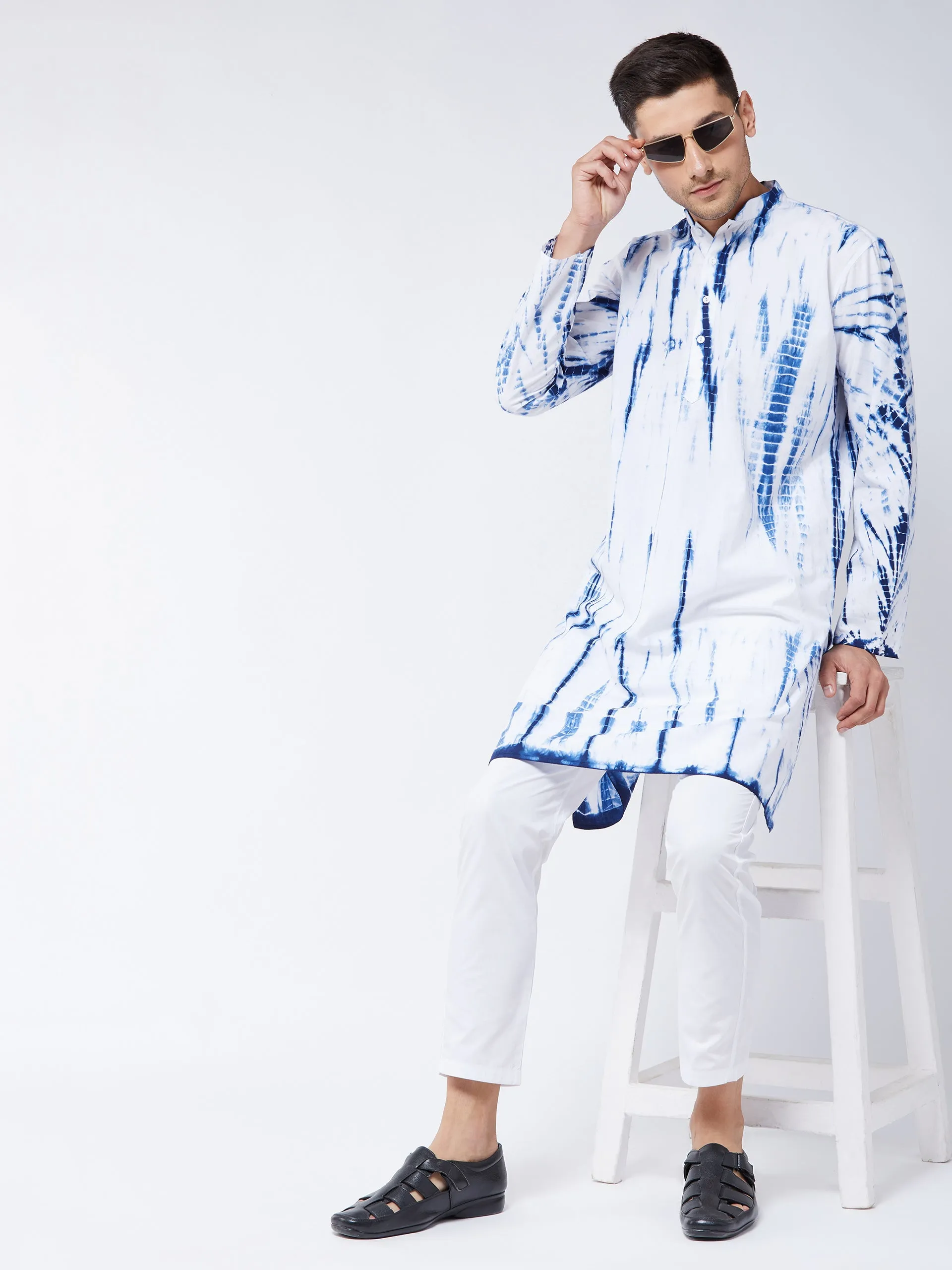 VASTRAMAY Men's Blue And White Cotton Tie Dye Kurta And Solid Pant Style Cotton Pyjama Set