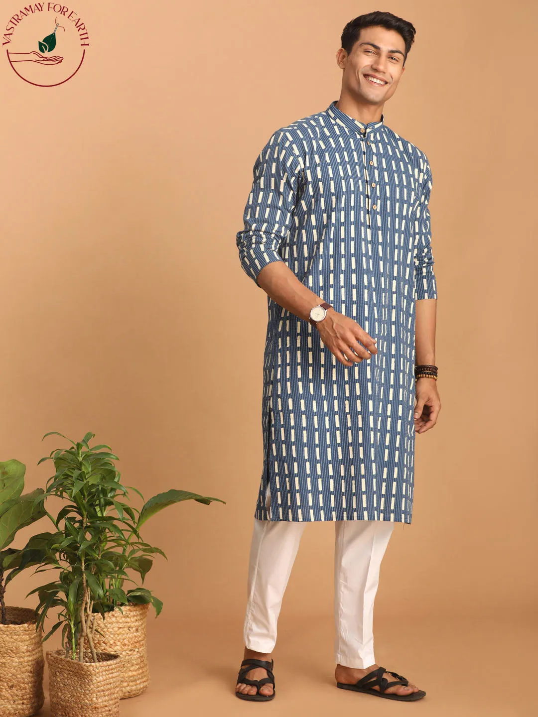 Vastramay Men's Blue Rubber Print Cotton Kurta With White Pant Set