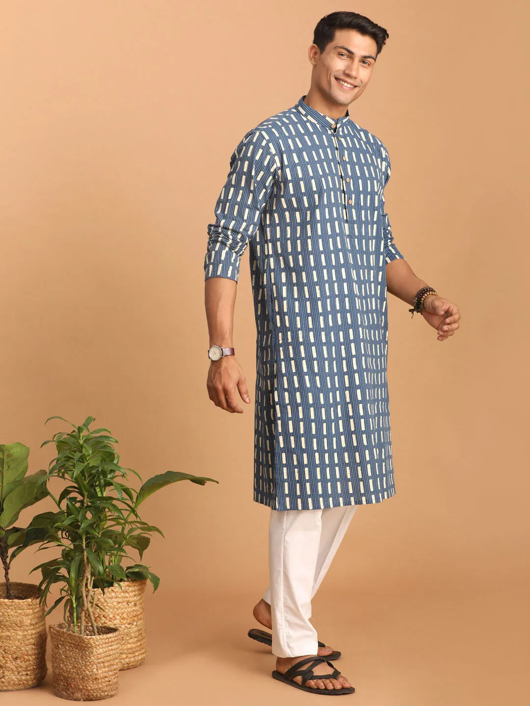 Vastramay Men's Blue Rubber Print Cotton Kurta With White Pant Set