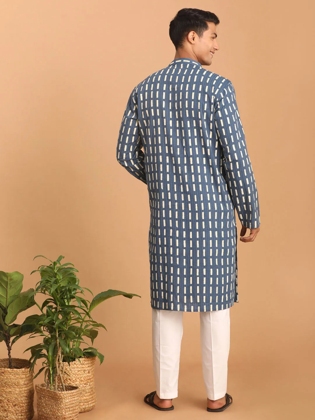 Vastramay Men's Blue Rubber Print Cotton Kurta With White Pant Set