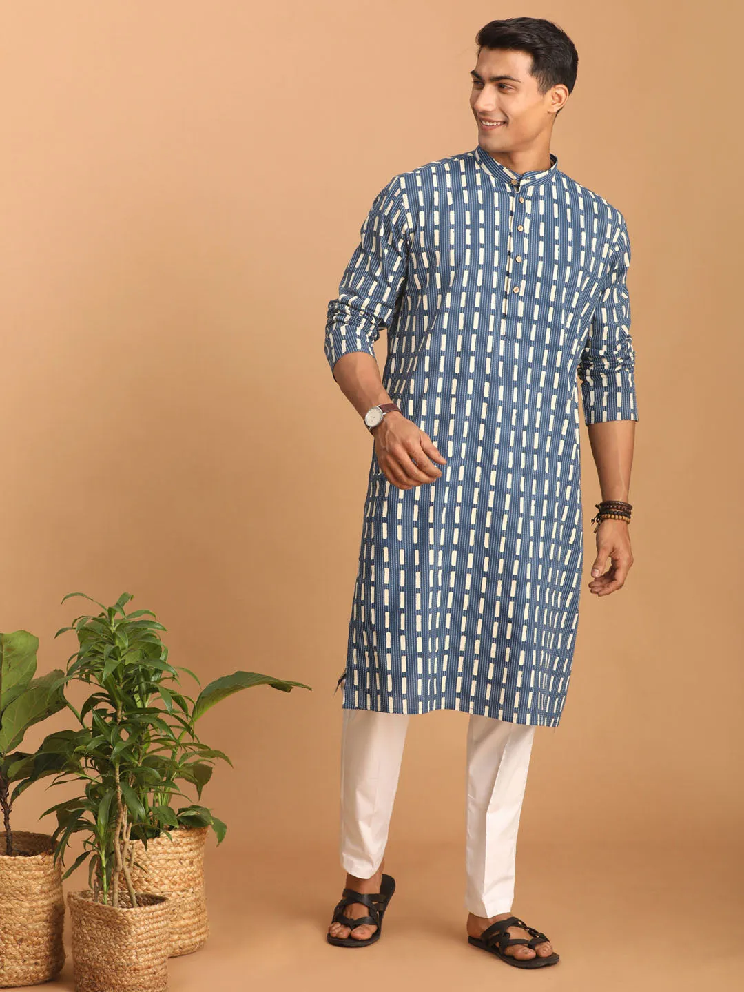 Vastramay Men's Blue Rubber Print Cotton Kurta With White Pant Set