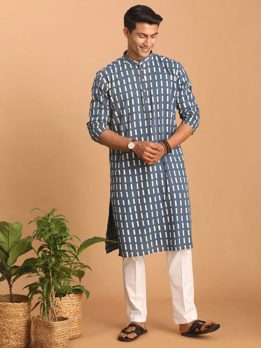 Vastramay Men's Blue Rubber Print Cotton Kurta With White Pant Set