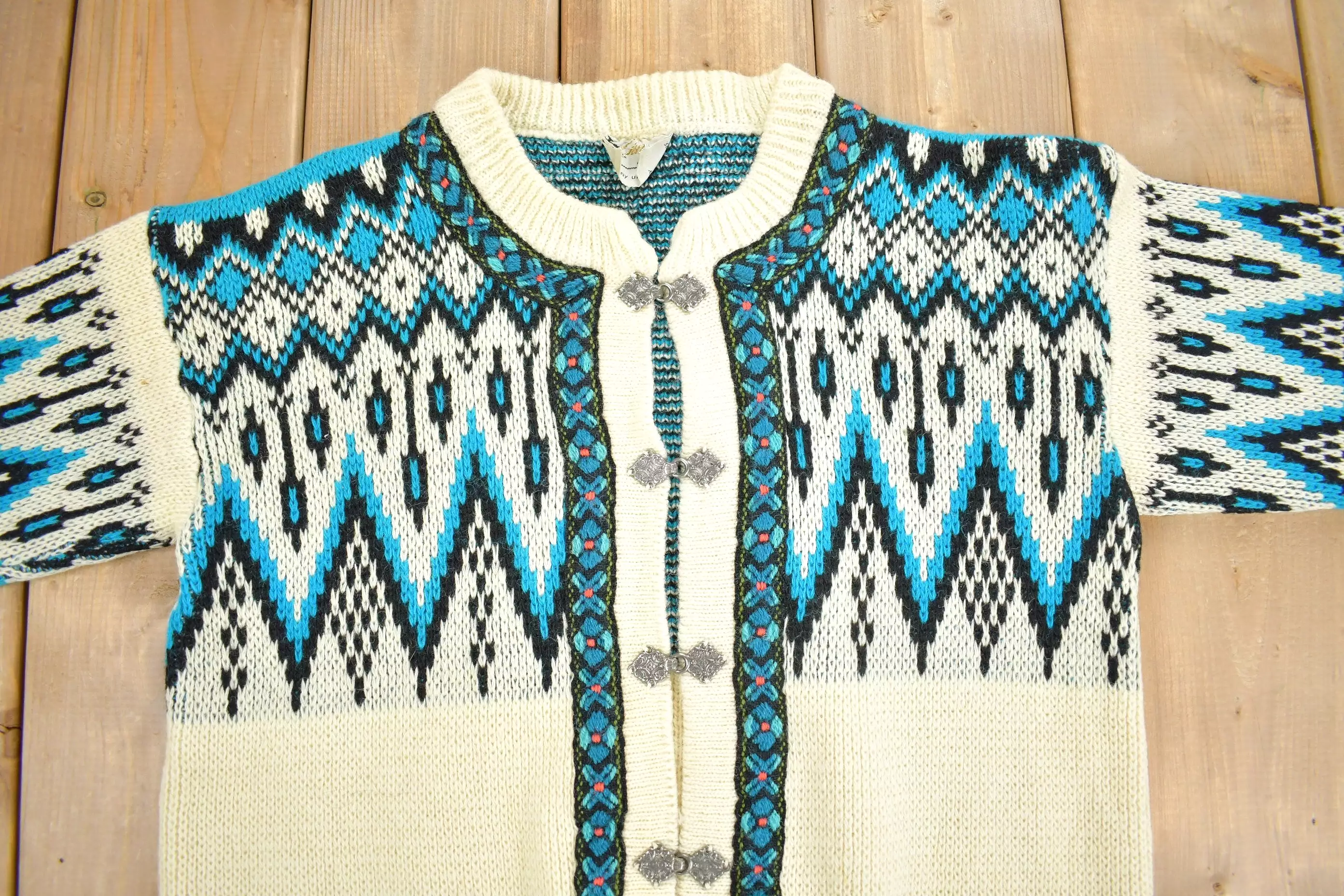 Vintage 1980s 100% Wool Knit Clasp Sweater / Vintage Knit / All Over Pattern / Winter Sweatshirt / Abstract Pattern