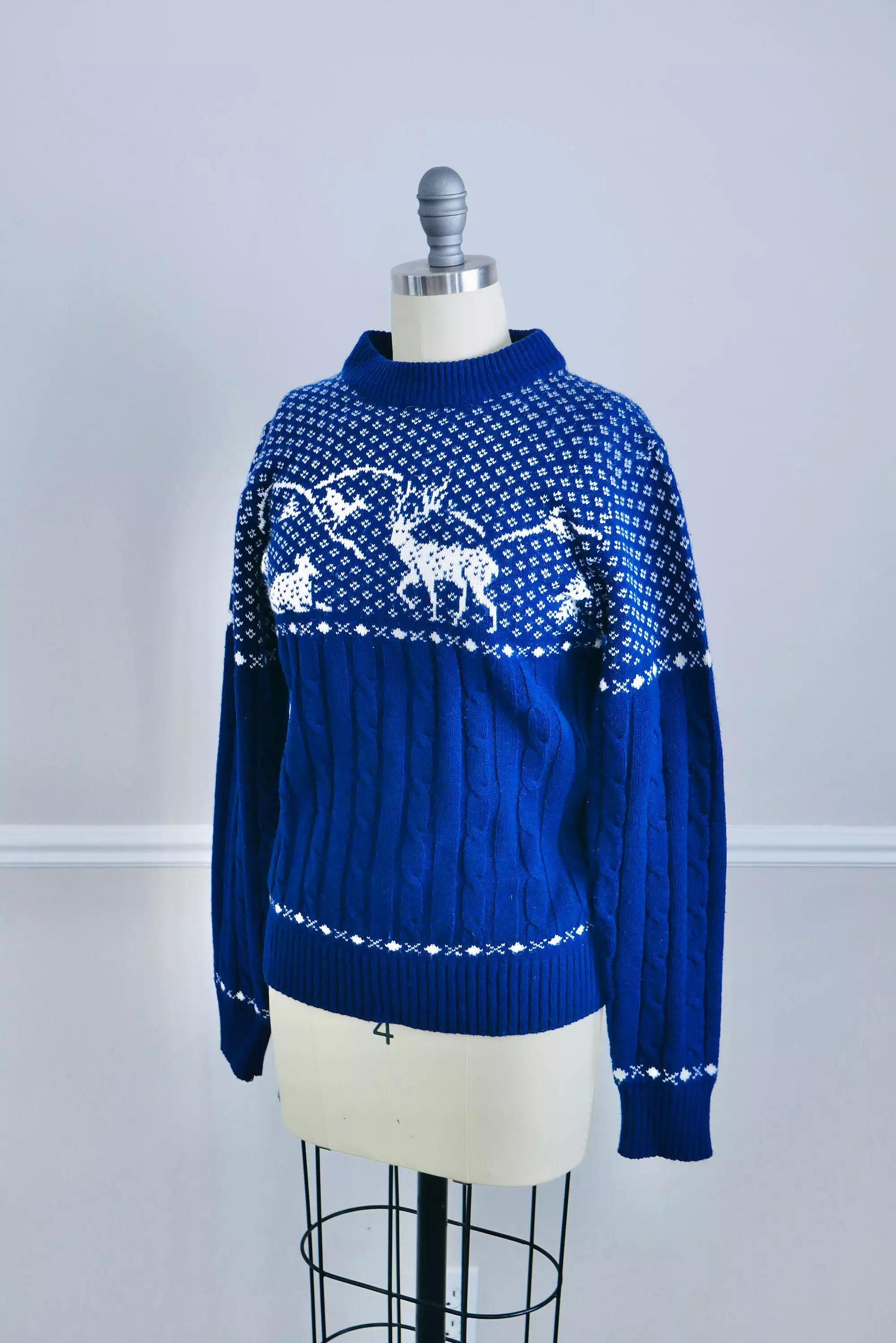 Vintage 1980s Blue Novelty Print Sweater / 80s cable knit pullover Size M