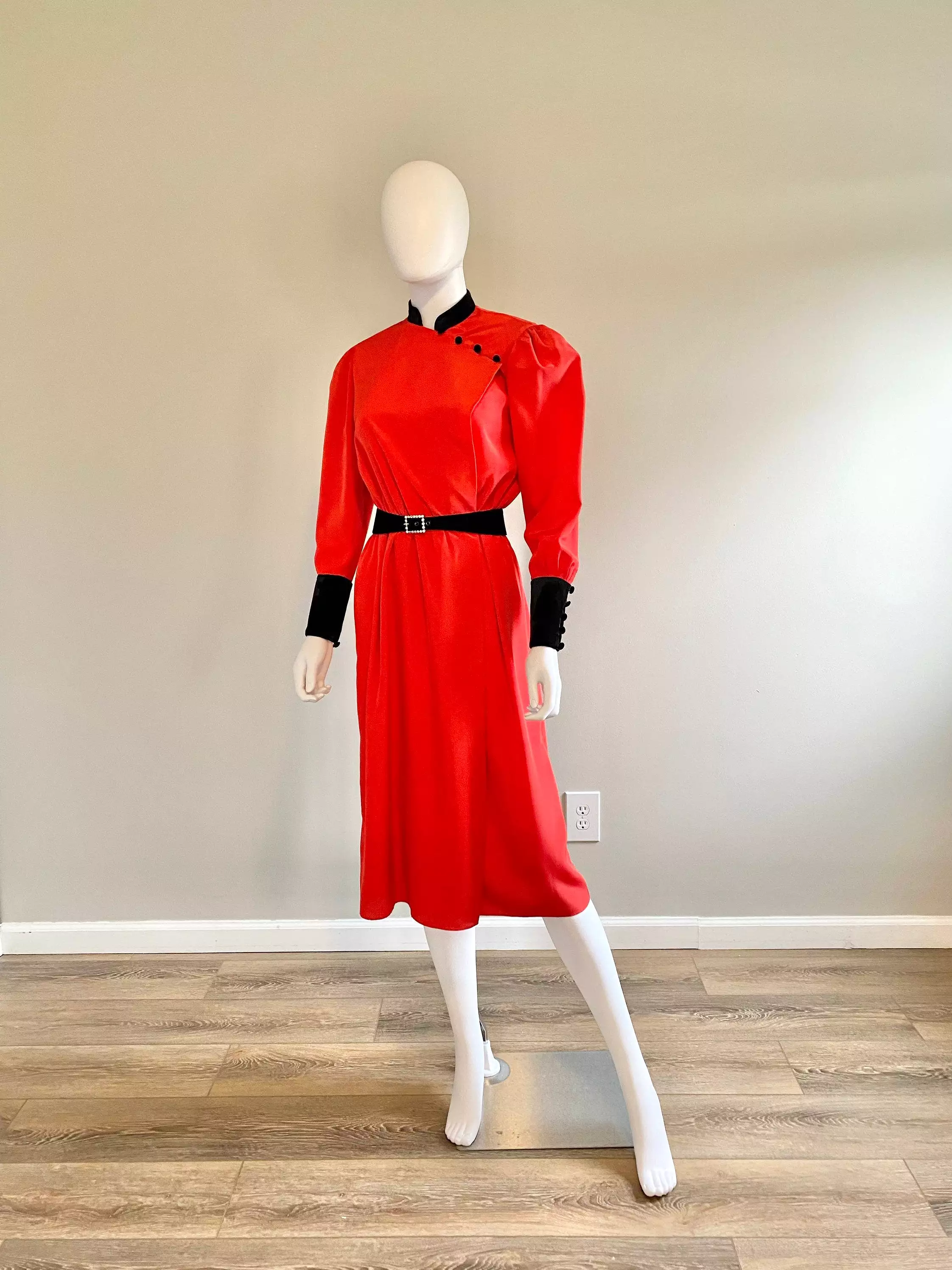 Vintage 1980s Red and Black Holiday Dress / 80s puff sleeve party dress / 1980s does 1940s dress / Size small