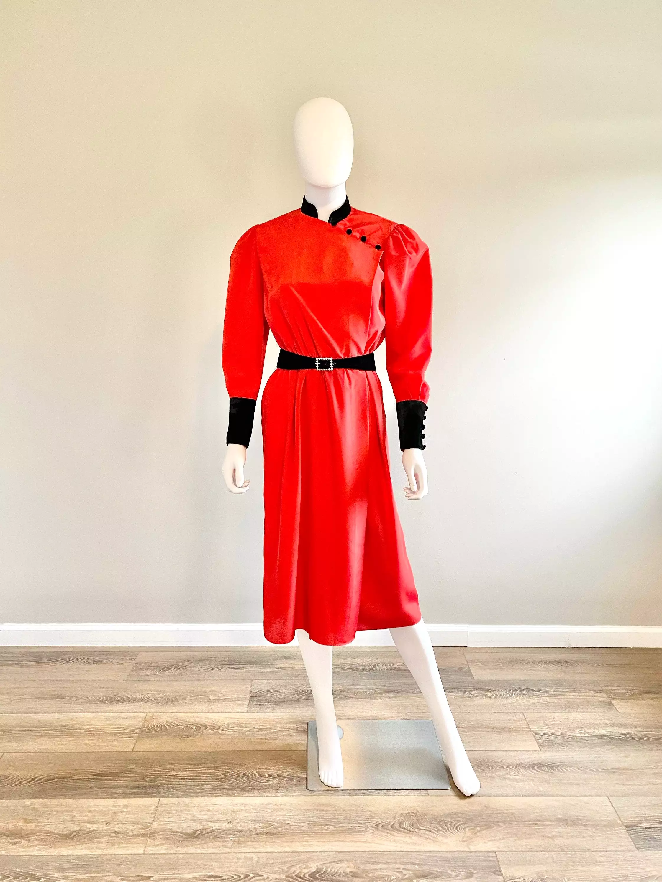 Vintage 1980s Red and Black Holiday Dress / 80s puff sleeve party dress / 1980s does 1940s dress / Size small